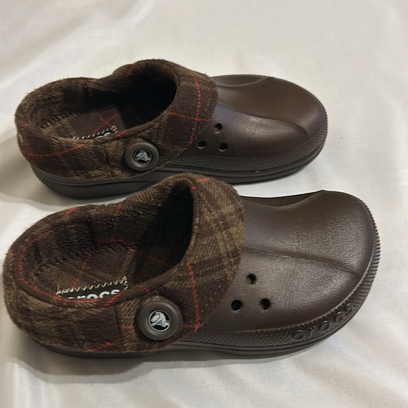 Crocs Brown Plaid with lining - Picture 3 of 4